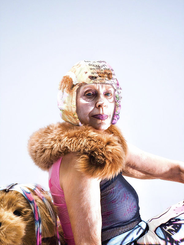Iris Karina modeling for Oyku Valerio